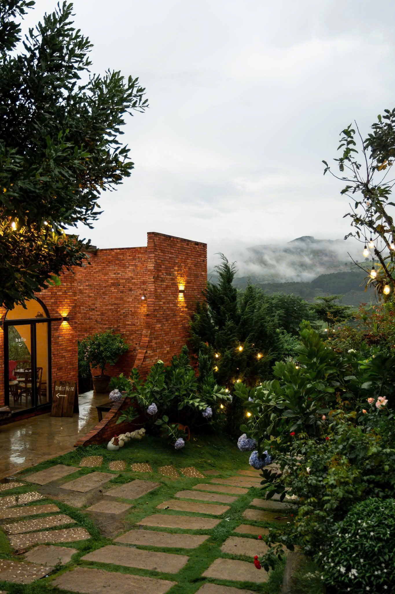 Cafe Gạch Since 1988 điểm đến nên ghé khi đến du lịch Đà Lạt.