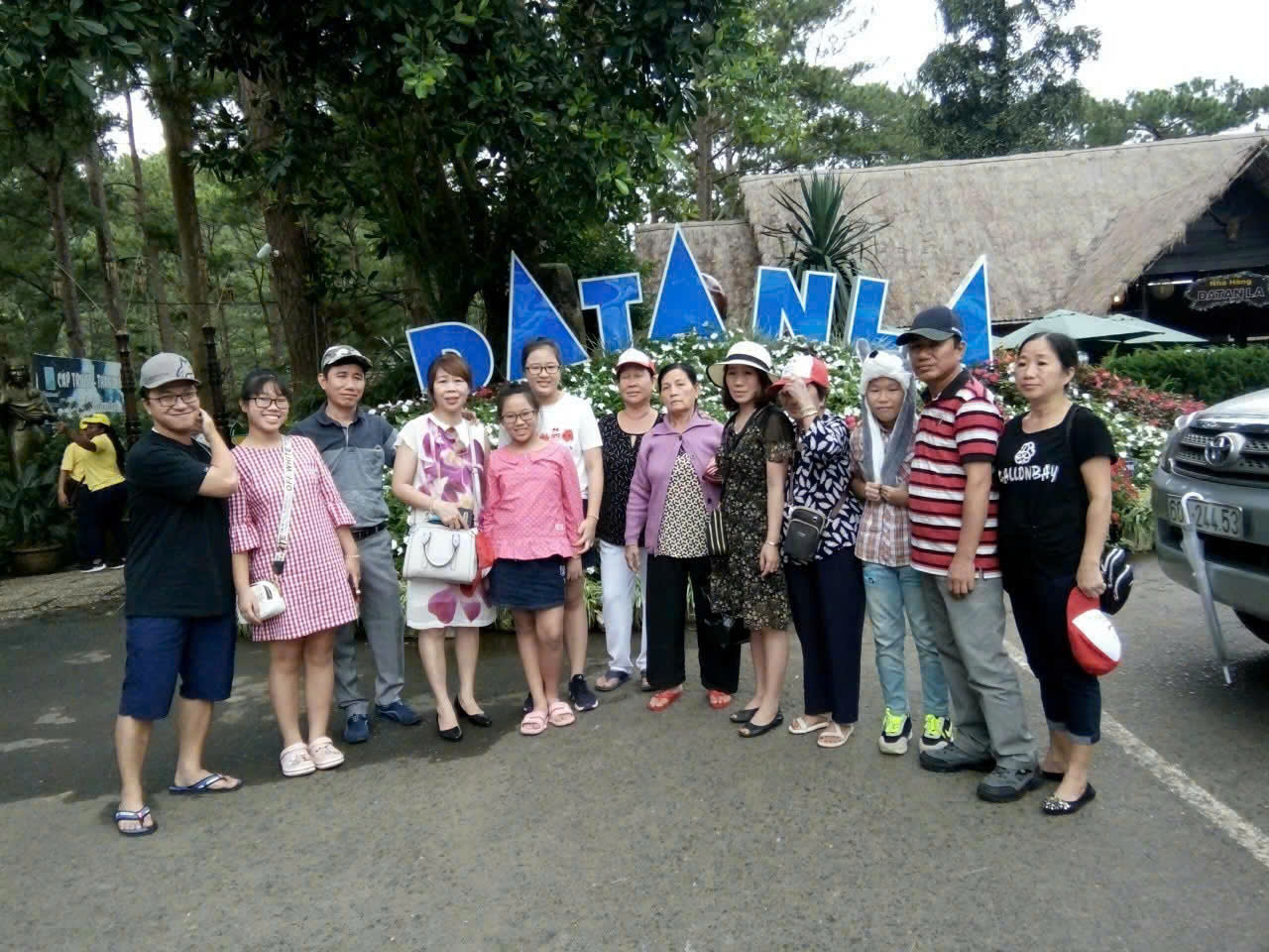 Điểm check in quen thuộc nổi tiếng Thác Datala.