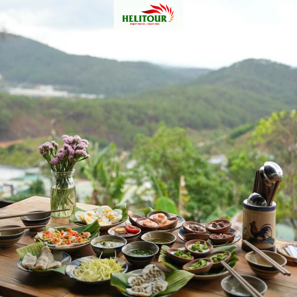 Nên ăn gì ở Đà Lạt thì nên ăn bánh căn chị 7, view bao xịn.