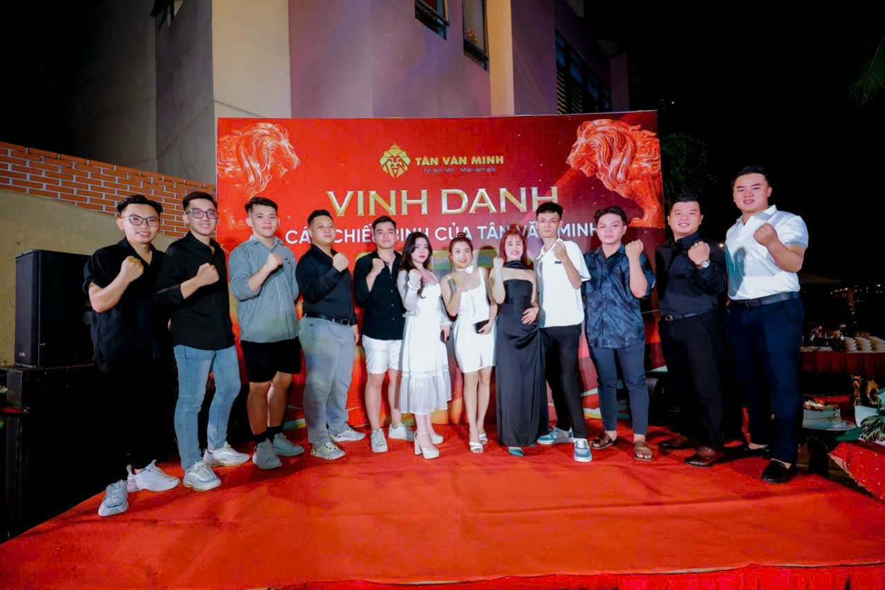 Đêm Vinh Danh trong tour teambuilding Quy Nhơn 3 ngày 2 đêm của Helitour