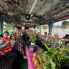Đoàn khách nhà Helitour lên tàu tham gia tour Cồn Thới Sơn 1 ngày